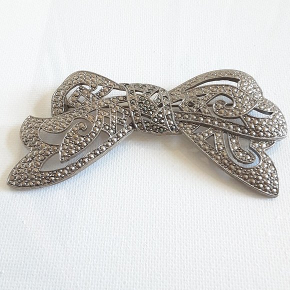 Jewelry - 1990's vintage style marcasite bow brooch